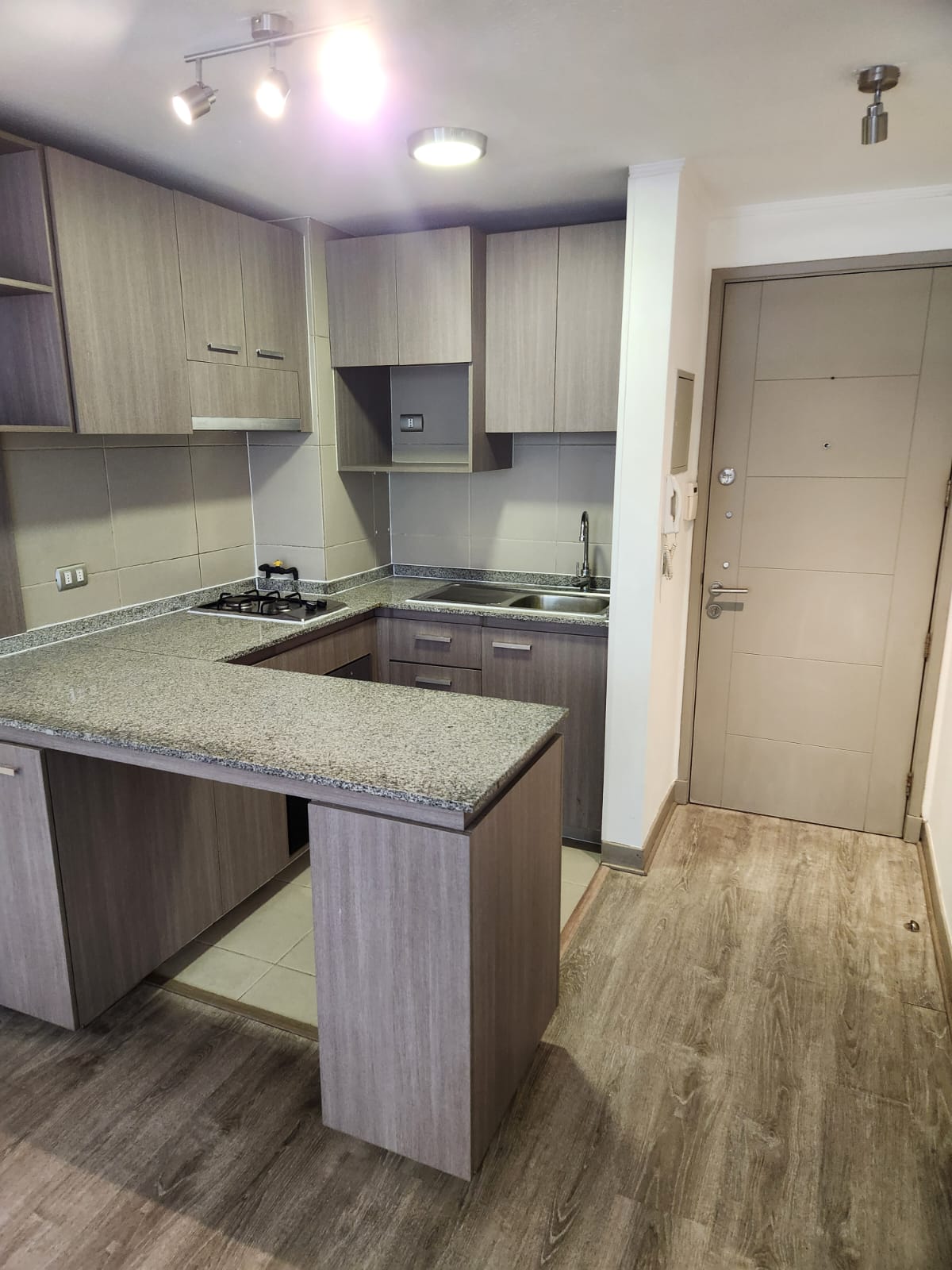 Arriendo Dpto. céntrico 1D/1B con Bodega – Cerca Metro