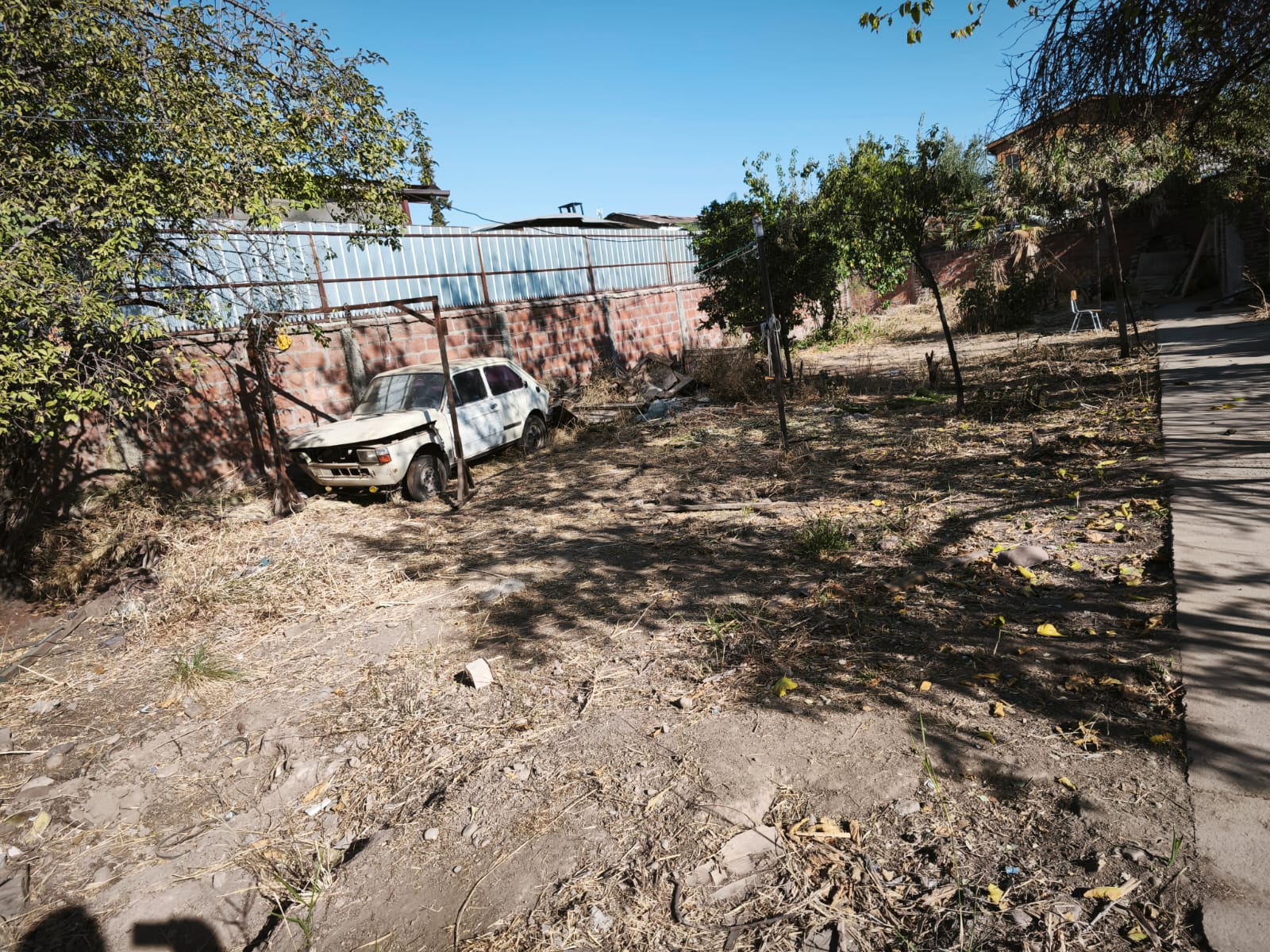 Terreno Con Potencial Uso Comercial E Industrial Inofensivo