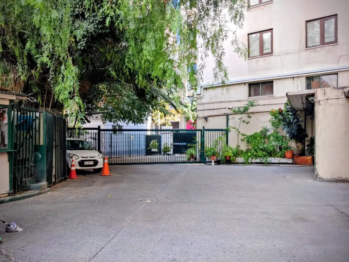 Arriendo departamento Metro Santa Lucía